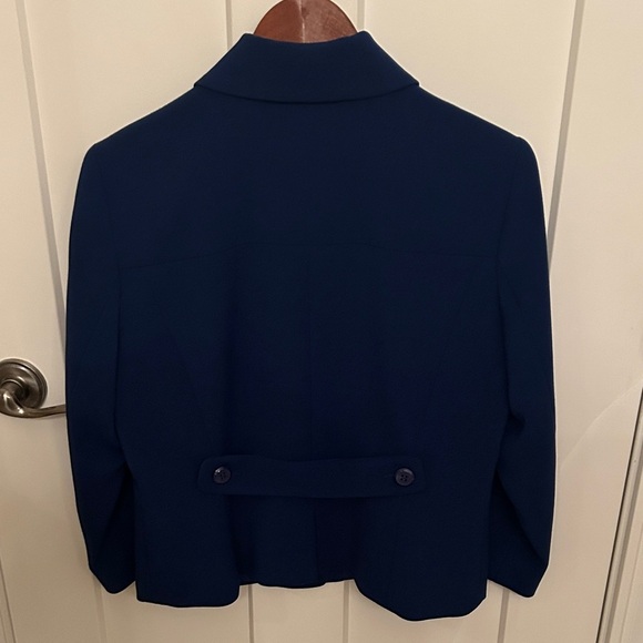 Sandra Angelozzi Elegant Made in Canada Women's Royal Blue Blazer, size 38 - Picture 8 of 9